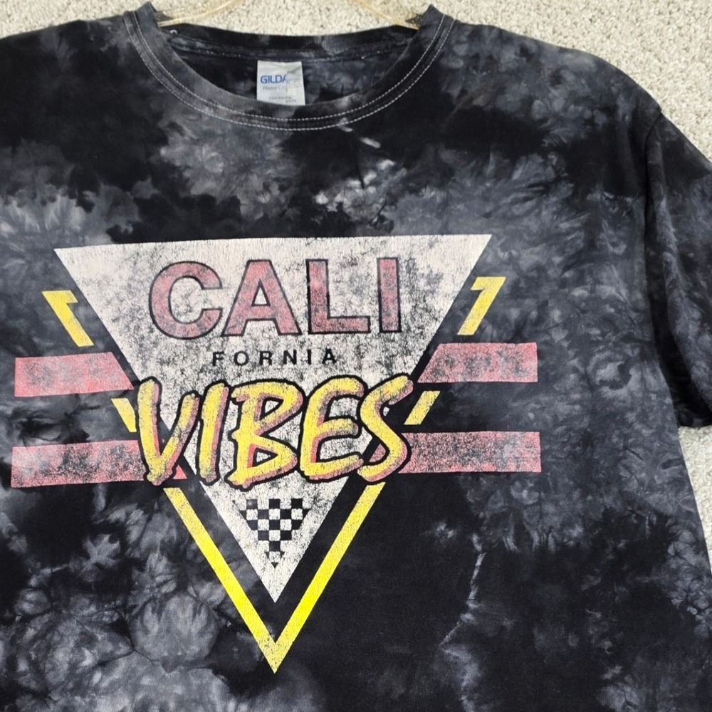 Cali Vibes Shirt Medium M Black Acid Wash Tie Dye Retro Geometric Graphic Tee